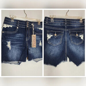 NWT Hydraulic Stretch Denim Crochet Lace Distressed Shorts. Womens Size 10.